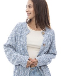【直営店限定】BILLABONG レディース KNIT CARDIGAN カーディガン 【2024年春夏モデル】/ビラボンラウンドネックワンポイントブランドロゴカーディガン