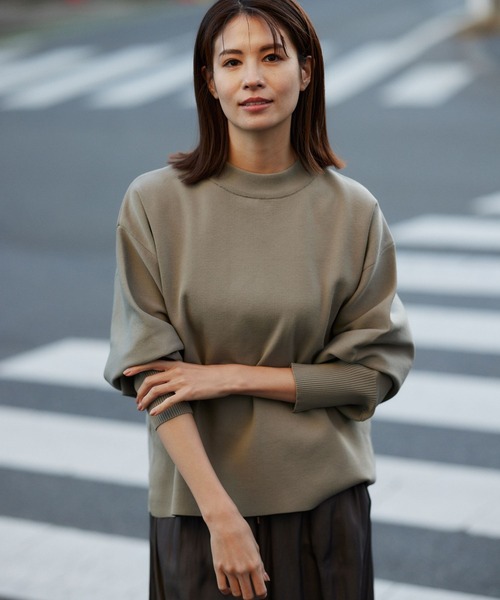 Elura(エルーラ)の「<2024春ver>美人袖コンプルオーバー(ニット/セーター・レディース・ホワイト/ブラウン系その他/グリーン系その他・MEDIUM/LARGE)」の2枚目の写真