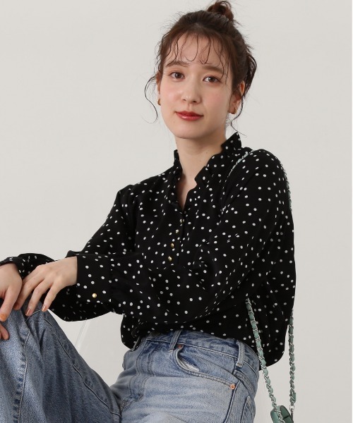 N.（N. Natural Beauty Basic）（エヌエヌナチュラルビューティーベーシック）の「◆Ｖネックフリルフロントボタンブラウス（シャツ/ブラウス・レディース・ドット/ブルー/オフホワイト・MEDIUM）」の8枚目の写真