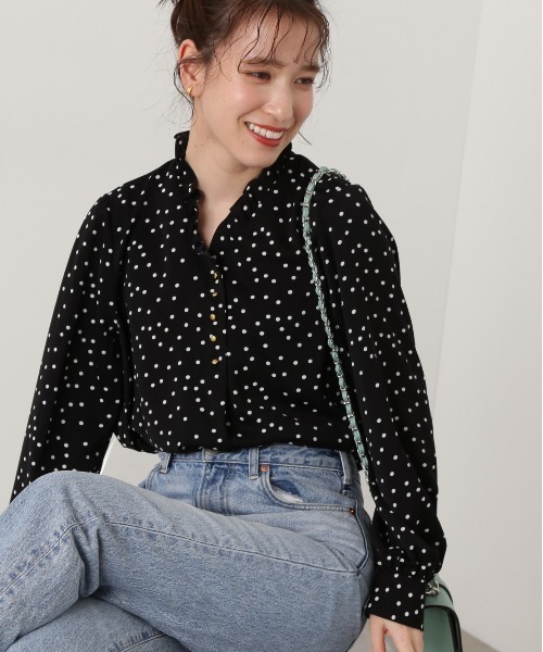 N.（N. Natural Beauty Basic）（エヌエヌナチュラルビューティーベーシック）の「◆Ｖネックフリルフロントボタンブラウス（シャツ/ブラウス・レディース・ドット/ブルー/オフホワイト・MEDIUM）」の9枚目の写真
