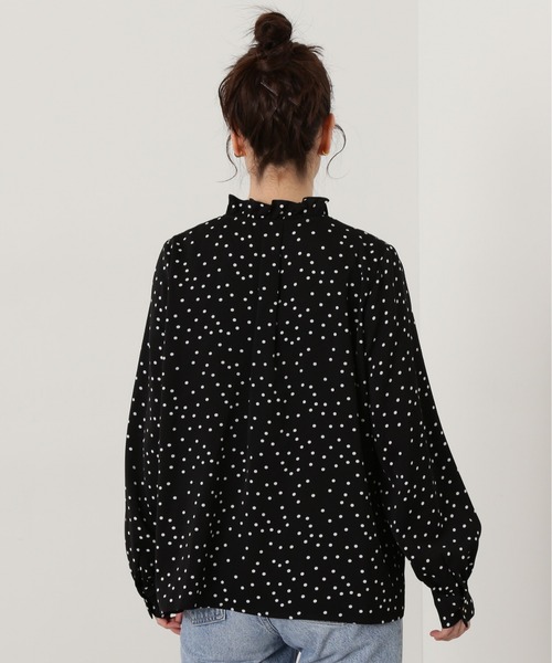 N.（N. Natural Beauty Basic）（エヌエヌナチュラルビューティーベーシック）の「◆Ｖネックフリルフロントボタンブラウス（シャツ/ブラウス・レディース・ドット/ブルー/オフホワイト・MEDIUM）」の16枚目の写真