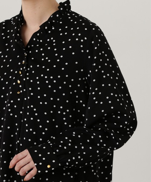 N.（N. Natural Beauty Basic）（エヌエヌナチュラルビューティーベーシック）の「◆Ｖネックフリルフロントボタンブラウス（シャツ/ブラウス・レディース・ドット/ブルー/オフホワイト・MEDIUM）」の18枚目の写真