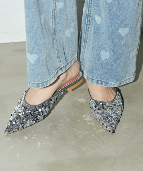 Auntie Rosa Holiday（アンティローザホリデー）の「ポインテッドスパンコールミュール（その他シューズ・レディース・シルバー/ブラック・39/37）」の2枚目の写真