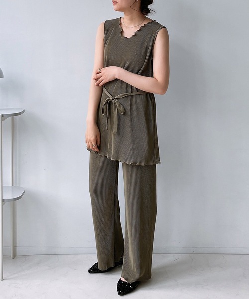 AS KNOW AS plus（アズノゥアズプラス）の「◎プリーツノースリとパンツセット（セットアップ・レディース・カーキ/ブラック/モカ/ブラック系・FREE）」の4枚目の写真