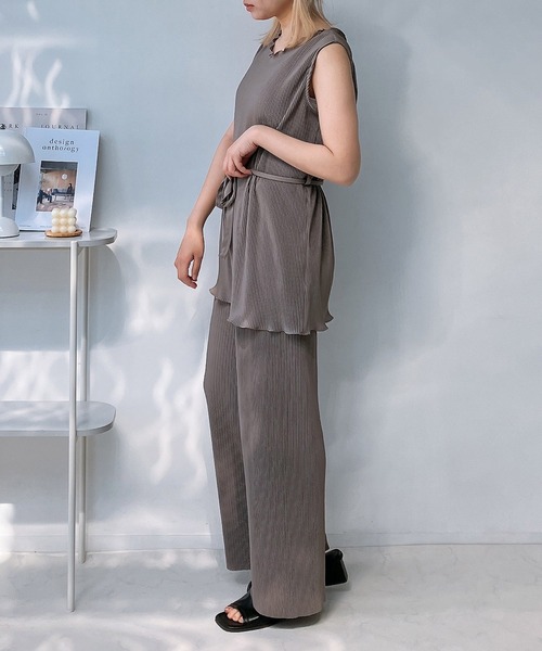 AS KNOW AS plus（アズノゥアズプラス）の「◎プリーツノースリとパンツセット（セットアップ・レディース・カーキ/ブラック/モカ/ブラック系・FREE）」の3枚目の写真