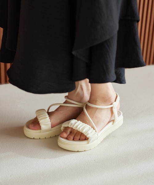 mysty woman（ミスティウーマン）の「シャーリングナロースポーツサンダル 108281（サンダル・レディース・オフホワイト/ブラック/グレー系その他/アイボリー/ライトカーキ・MEDIUM/LARGE）」の3枚目の写真