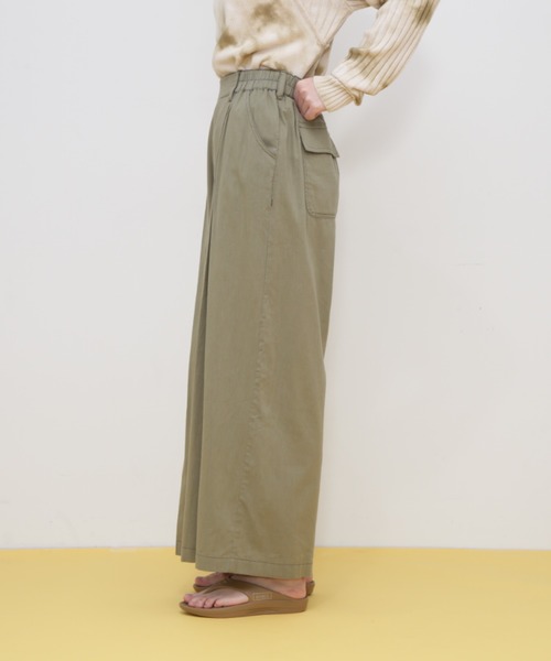 AVIREX（アヴィレックス）の「RELAX TACK GATHER PANTS/リラックスタックギャザーパンツ（その他パンツ・レディース・ブルー/オレンジ/オリーブ/ブラック・FREE）」の6枚目の写真