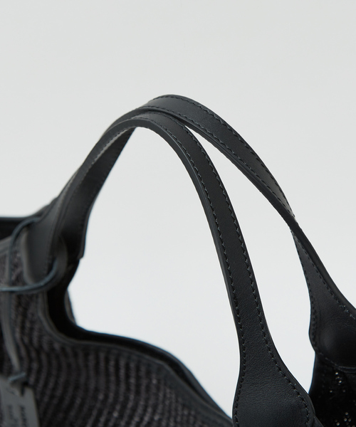 marco masi(マルコマージ)の「【MARCO MASI】レザーハンドルラフィアバッグ L(かごバッグ・レディース・ブラック/ライトグレー・L)」の8枚目の写真