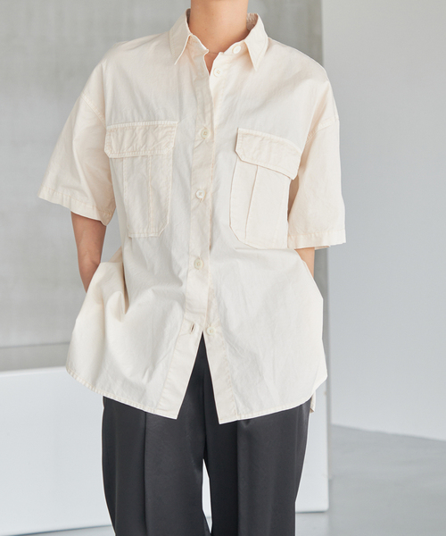 Spick & Span（スピックアンドスパン）の「ガーメントダイサファリシャツ（シャツ/ブラウス・レディース・カーキ/サックスブルー/ホワイト/ベージュ・FREE）」の2枚目の写真