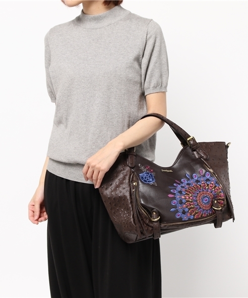 Desigual（デシグアル）の「「Desigual/デシグアル」オーストリッチ風ボストンバッグ（トートバッグ・レディース・ブラウン・ONE SIZE）」の8枚目の写真