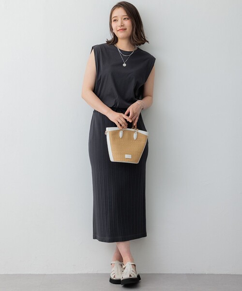 23区(ニジュウサンク)の「【SLOW/一部店舗限定】ランダムリブフライス スカート(スカート・レディース・ブラック系/グレー系/ダークブラウン系・40/38)」の9枚目の写真