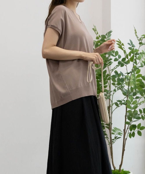 HusHusH（ハッシュアッシュ）の「【 接触冷感 】 HusHusH ハッシュアッシュ Vネックコクーンニットプルオーバー（ニット/セーター・レディース・マジェンタ/ベージュ/ブラック・M/L）」の2枚目の写真