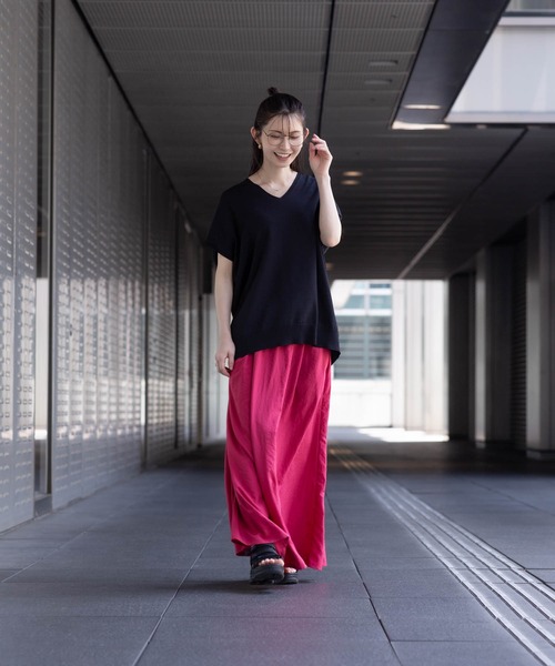 HusHusH（ハッシュアッシュ）の「【 接触冷感 】 HusHusH ハッシュアッシュ Vネックコクーンニットプルオーバー（ニット/セーター・レディース・マジェンタ/ベージュ/ブラック・M/L）」の5枚目の写真