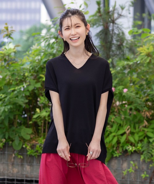 HusHusH（ハッシュアッシュ）の「【 接触冷感 】 HusHusH ハッシュアッシュ Vネックコクーンニットプルオーバー（ニット/セーター・レディース・マジェンタ/ベージュ/ブラック・M/L）」の11枚目の写真