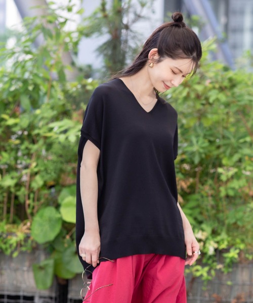 HusHusH（ハッシュアッシュ）の「【 接触冷感 】 HusHusH ハッシュアッシュ Vネックコクーンニットプルオーバー（ニット/セーター・レディース・マジェンタ/ベージュ/ブラック・M/L）」の12枚目の写真