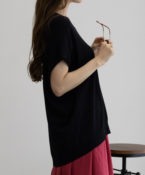 HusHusH（ハッシュアッシュ）の「【 接触冷感 】 HusHusH ハッシュアッシュ Vネックコクーンニットプルオーバー（ニット/セーター・レディース・マジェンタ/ベージュ/ブラック・M/L）」の17枚目の写真