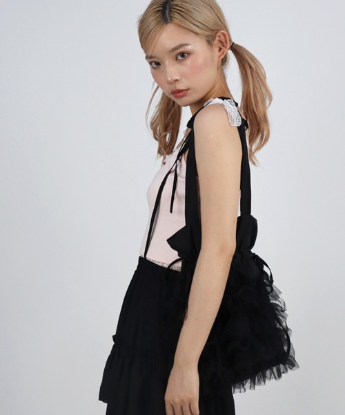 TITTY&CO.（ティティーアンドコー）の「チュールフリルバッグ（トートバッグ・レディース・ブラック/ホワイト・FREE）」の2枚目の写真