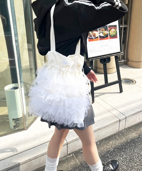 TITTY&CO.（ティティーアンドコー）の「チュールフリルバッグ（トートバッグ・レディース・ブラック/ホワイト・FREE）」の7枚目の写真