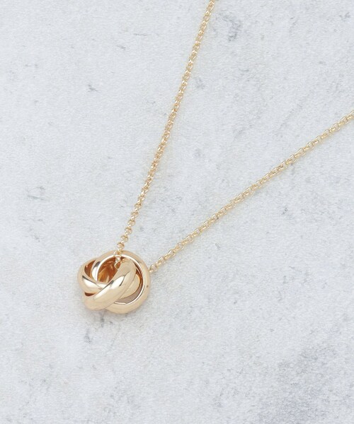 OPAQUE.CLIP（オペークドットクリップ）の「3連リングメタルネックレス（ネックレス・レディース・ゴールド/シルバー・00）」の2枚目の写真