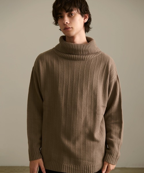 Revo.（レボ）の「Revo. ジオメストライプ ルーズフィット タートルネックニット（ニット/セーター・メンズ・グレー/ブラック/カーキ/マスタード/ブルー・1/2）」の8枚目の写真