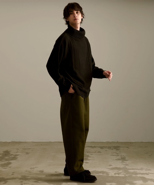 Revo.（レボ）の「Revo. ジオメストライプ ルーズフィット タートルネックニット（ニット/セーター・メンズ・グレー/ブラック/カーキ/マスタード/ブルー・1/2）」の11枚目の写真