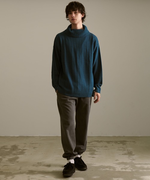 Revo.（レボ）の「Revo. ジオメストライプ ルーズフィット タートルネックニット（ニット/セーター・メンズ・グレー/ブラック/カーキ/マスタード/ブルー・1/2）」の15枚目の写真