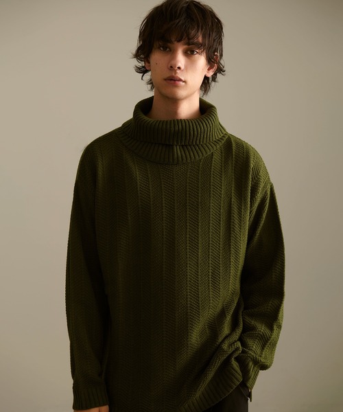 Revo.（レボ）の「Revo. ジオメストライプ ルーズフィット タートルネックニット（ニット/セーター・メンズ・グレー/ブラック/カーキ/マスタード/ブルー・1/2）」の10枚目の写真