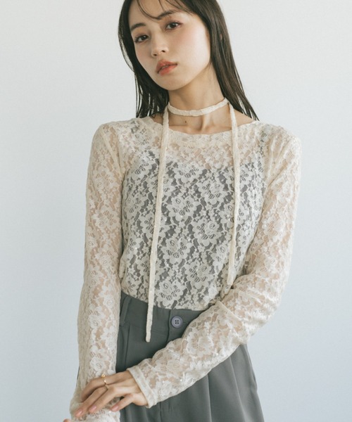 VANNIE U(ヴァニーユー)の「タイ付きレーストップス(Tシャツ/カットソー・レディース・アイボリー/レッド/ブラック・FREE)」の1枚目の写真