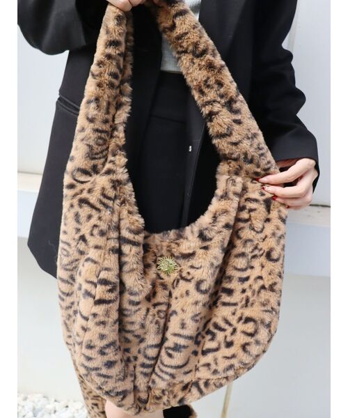 EVRIS(エヴリス)の「ボアBIG BAG(ショルダーバッグ・レディース・ブラック/ホワイト/その他1・FREE)」の19枚目の写真