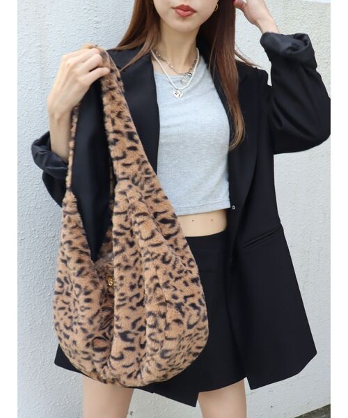 EVRIS(エヴリス)の「ボアBIG BAG(ショルダーバッグ・レディース・ブラック/ホワイト/その他1・FREE)」の20枚目の写真