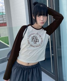 A'GEM/9 × .kom 『muah muah/ムーアムーア』 STITCH LOGO RAGLAN LONG SLEEVE/ステッチロゴラグランロングTシャツ