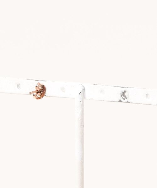Daniel Wellington(ダニエルウェリントン)の「Crystal Moon Stud Earring レーディスピアス ローズゴールド/シルバー/ゴールド 片耳用(ピアス(片耳用)・レディース・ピンクゴールド/イエローゴールド/シルバー・ONE SIZE)」の15枚目の写真