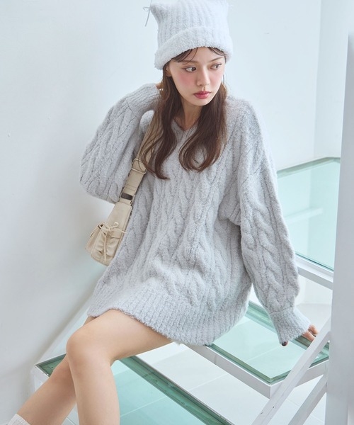 one after another NICE CLAUP(ワンアフターアナザーナイスクラップ)の「ケーブルニットチュニック(ニット/セーター・レディース・ベージュ/ブラウン/アイボリー/サックスブルー・FREE)」の4枚目の写真