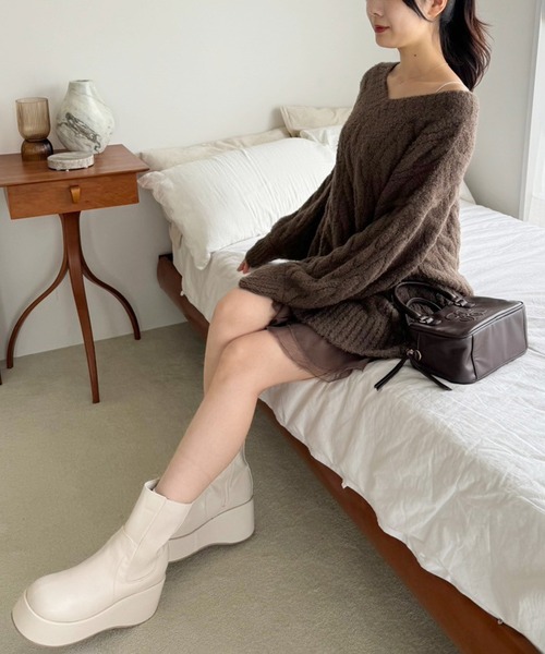 one after another NICE CLAUP(ワンアフターアナザーナイスクラップ)の「ケーブルニットチュニック(ニット/セーター・レディース・ベージュ/ブラウン/アイボリー/サックスブルー・FREE)」の17枚目の写真