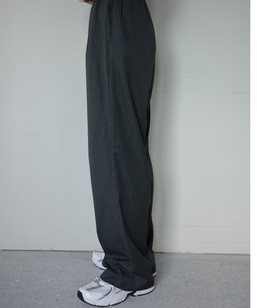 ENCIRCLE(エンサークル)の「Loose pin stripe easy pants / ルーズピンストライプイージーパンツ(スラックス・レディース・ブラック/グレー・FREE)」の5枚目の写真