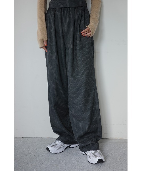 ENCIRCLE(エンサークル)の「Loose pin stripe easy pants / ルーズピンストライプイージーパンツ(スラックス・レディース・ブラック/グレー・FREE)」の6枚目の写真