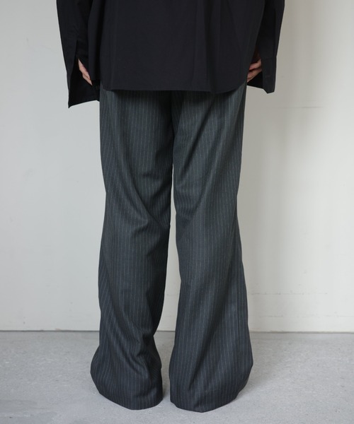 ENCIRCLE(エンサークル)の「Loose pin stripe easy pants / ルーズピンストライプイージーパンツ(スラックス・レディース・ブラック/グレー・FREE)」の4枚目の写真