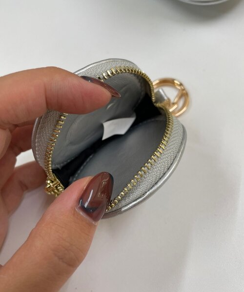 Omekashi（オメカシ）の「スマイルポーチチャーム（ポーチ・レディース・ピンク/シルバー・ONE SIZE）」の8枚目の写真