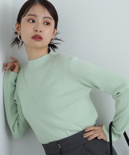 N.（N. Natural Beauty Basic）（エヌエヌナチュラルビューティーベーシック）の「デザインネックリブニット（ニット/セーター・レディース・ライトグリーン/グレー/チャコールグレー/オフホワイト・MEDIUM）」の4枚目の写真