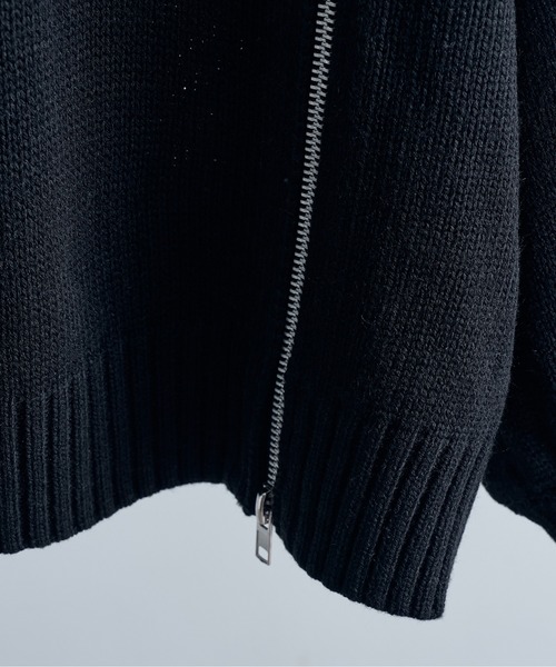 ELLUV(エルブ)の「【ELLUV/エルヴ】-2025AW EDIT-カーブラウンドジップギミック ヘビーオーバーサイズニット(ニット/セーター・メンズ・ブルー/ブラック/アイボリー/グレー/ダークオレンジ/ダークブルー・S/M/L)」の8枚目の写真