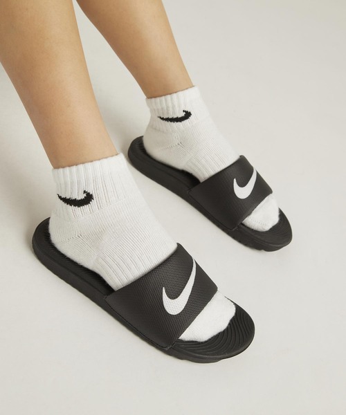 NIKE（ナイキ）の「ナイキ カワ キッズスライド スポーツサンダル / NIKE Kawa Little / Big Kid's Slides 819352-001 Black（サンダル・キッズ・ブラック・17/18/19/20/21/22/23/23.5/24/25）」の3枚目の写真