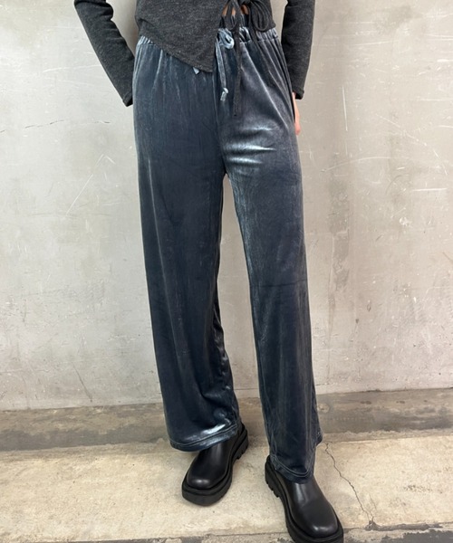 tolene(トレネ)の「ベロア ワイドシルエット イージーパンツ(その他パンツ・レディース・チャコールグレー/ブラック・FREE)」の1枚目の写真