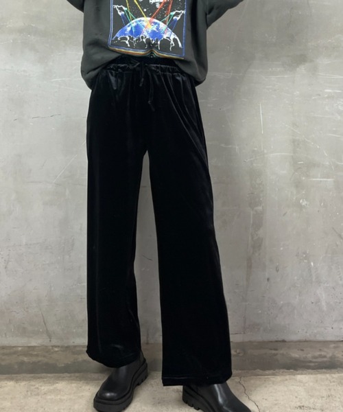 tolene(トレネ)の「ベロア ワイドシルエット イージーパンツ(その他パンツ・レディース・チャコールグレー/ブラック・FREE)」の2枚目の写真