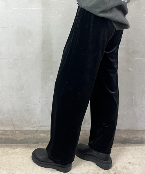 tolene(トレネ)の「ベロア ワイドシルエット イージーパンツ(その他パンツ・レディース・チャコールグレー/ブラック・FREE)」の5枚目の写真