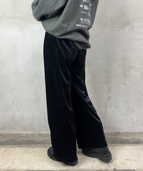 tolene(トレネ)の「ベロア ワイドシルエット イージーパンツ(その他パンツ・レディース・チャコールグレー/ブラック・FREE)」の4枚目の写真