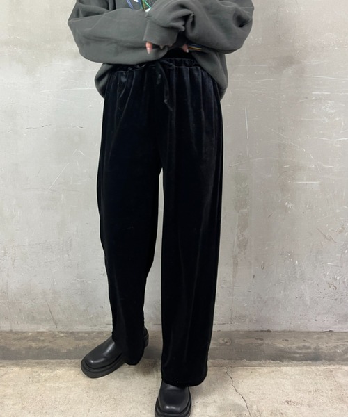 tolene(トレネ)の「ベロア ワイドシルエット イージーパンツ(その他パンツ・レディース・チャコールグレー/ブラック・FREE)」の3枚目の写真