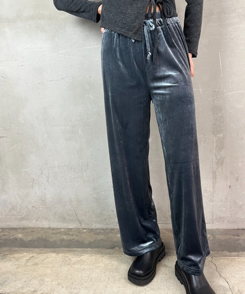 tolene(トレネ)の「ベロア ワイドシルエット イージーパンツ(その他パンツ・レディース・チャコールグレー/ブラック・FREE)」の14枚目の写真