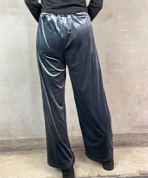 tolene(トレネ)の「ベロア ワイドシルエット イージーパンツ(その他パンツ・レディース・チャコールグレー/ブラック・FREE)」の13枚目の写真