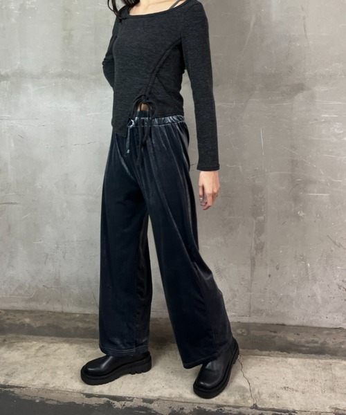 tolene(トレネ)の「ベロア ワイドシルエット イージーパンツ(その他パンツ・レディース・チャコールグレー/ブラック・FREE)」の10枚目の写真