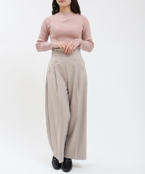 TRUDEA(トルディア)の「アシメドレープパール付きニット(ニット/セーター・レディース・ブラック/ホワイト/チャコールグレー/ピンクベージュ・MEDIUM/LARGE)」の4枚目の写真